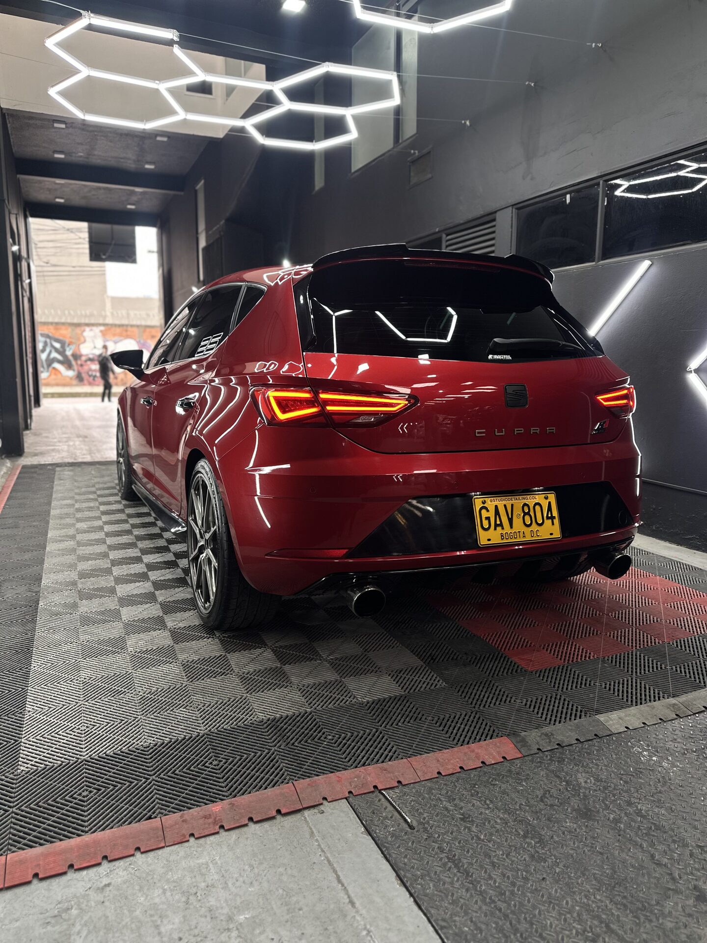 Compact rojo · Detail